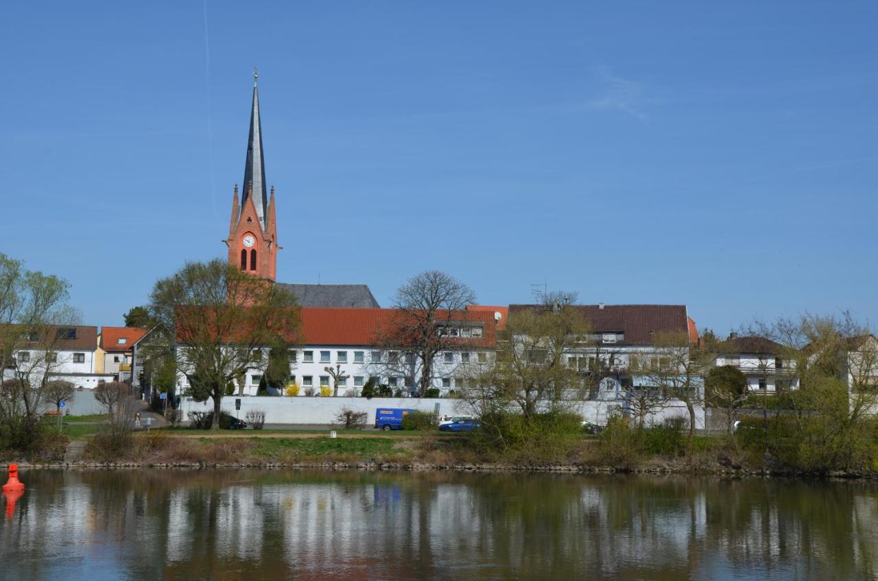 Hotel Restaurant Zum Schiffchen マインタール エクステリア 写真